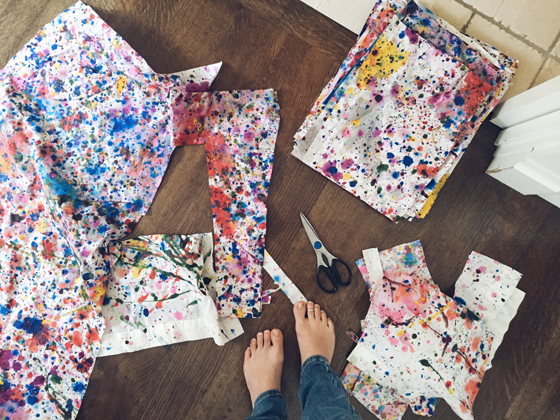 Love this idea for a Jackson Pollock art lesson and collaborative project! Each kid gets to take home a piece of the canvas